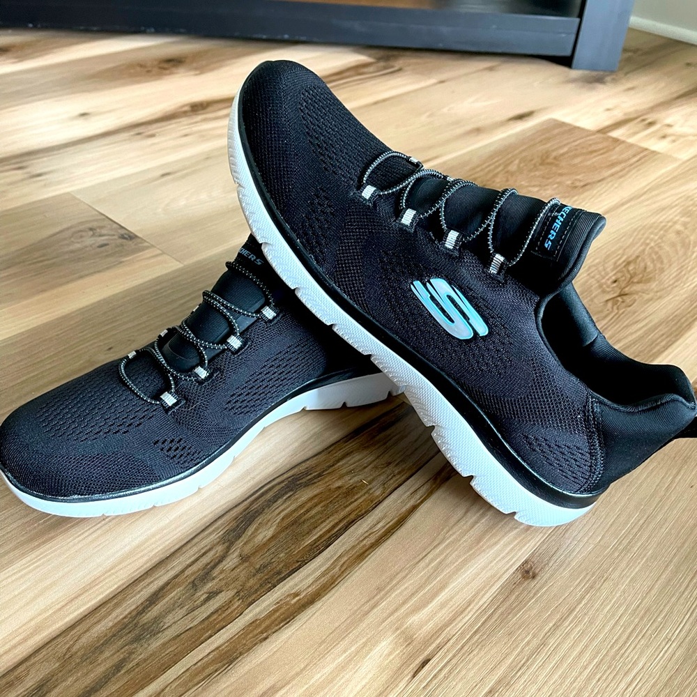 Brand new women’s sketchers. Size 10